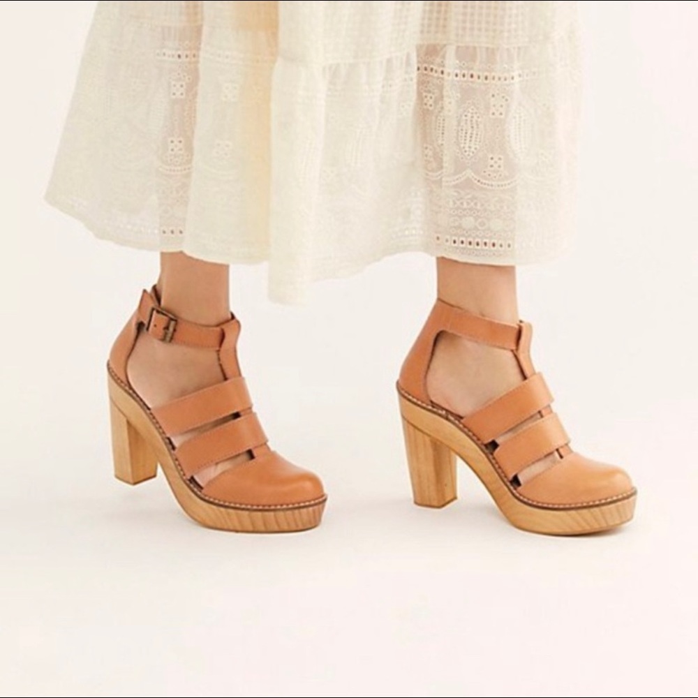 NWOB Free People “Mix it Up” Leather Clogs